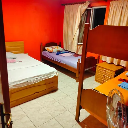 Hostel Beach Guest House *
